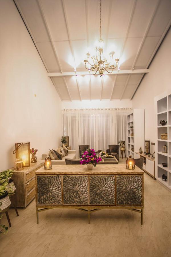The Niche Hikkaduwa - 10 Minutes To The Beach Bagian luar foto