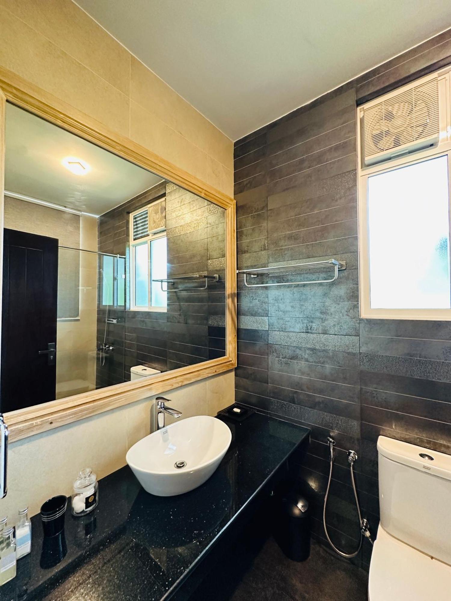 The Niche Hikkaduwa - 10 Minutes To The Beach Bagian luar foto